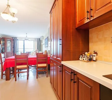 Panteona Seaview Penthouse アパート